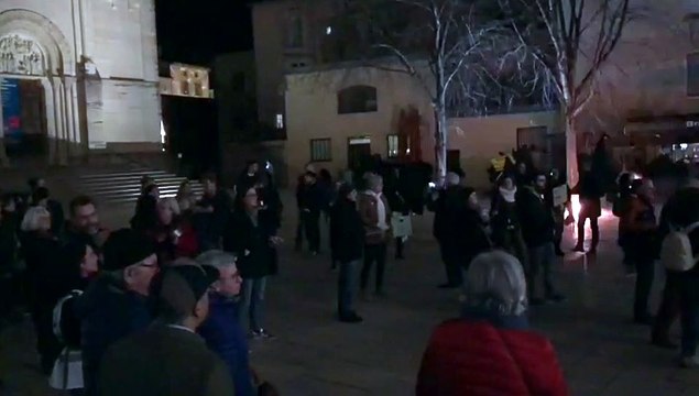 MACON - Réforme des retraites : Manifestation place St-Pierre au soir de l'annonce de l'usage du 49.3