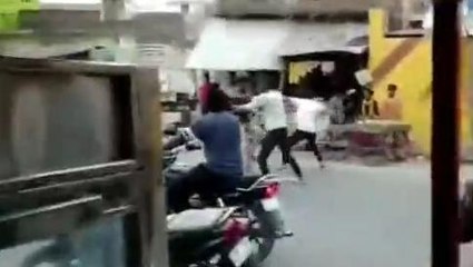 मैनपुरी: चाकू से हमला कर युवक को किया घायल, घटना का लाइव वीडियो हुआ वायरल