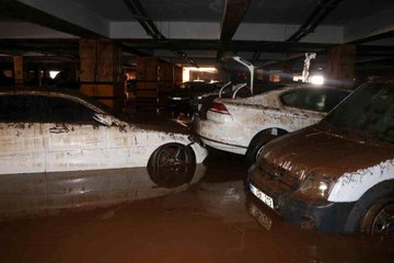 Sele teslim olan Şanlıurfa'da otoparklar araç mezarlığına döndü