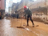 ŞANLIURFA'DAKİ SELDE YÜZME ANTRENÖRÜ 5 ÇOCUĞU KURTARDI