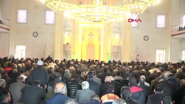 MARDİN'DE ŞEHİTLER VE DEPREMDE HAYATINI KAYBEDENLER İÇİN LOKMA DAĞITILDI
