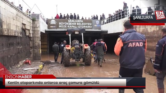 Şanlıurfa'da otoparkta onlarca araç çamura gömüldü