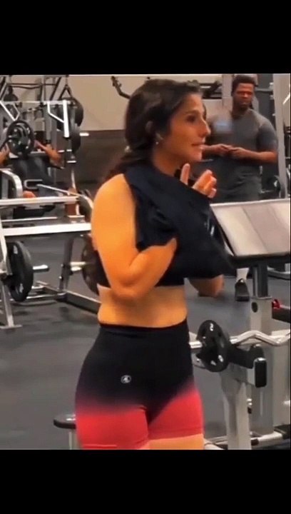 Elle accuse un homme de la regarder à la salle de sport et se fait virer