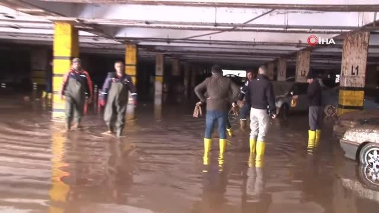 Sele teslim olan Şanlıurfa'da otoparklar araç mezarlığına döndü