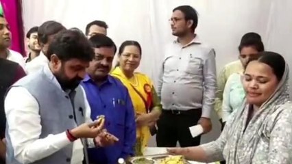 गाजियाबाद: संस्कार वर्ल्ड स्कूल में मोटे अनाज से बने व्यंजनों का राज्य मंत्री ने चखा स्वाद