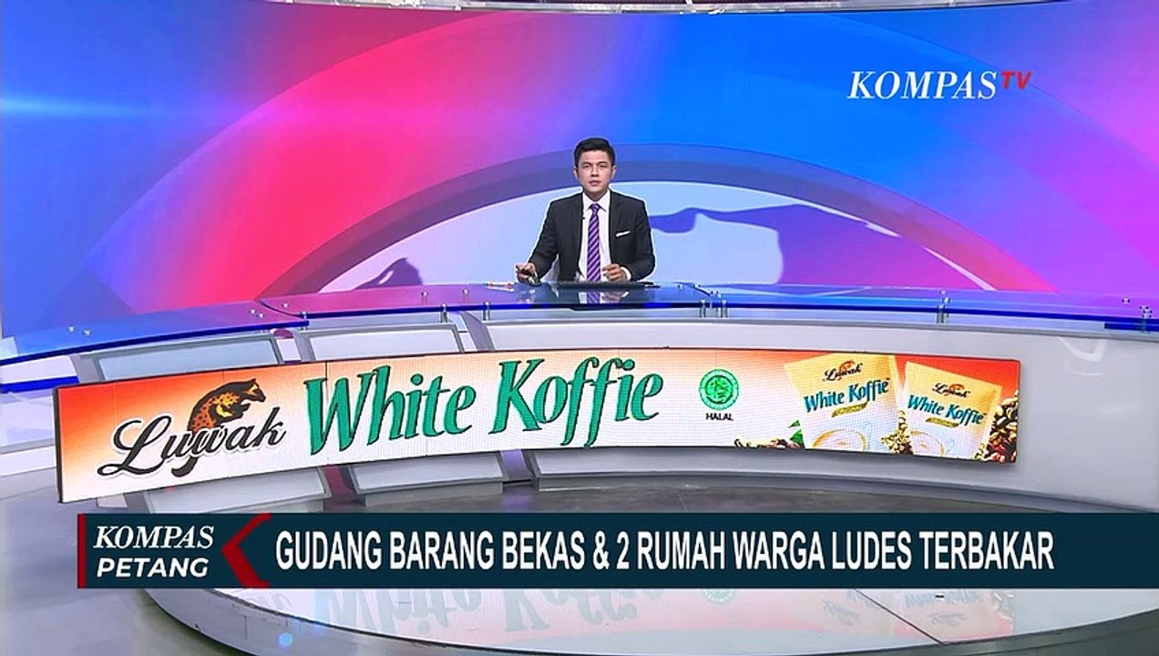 Gudang Barang Bekas di Cikarang Terbakar, Api Merembet dan Ludeskan 2 Rumah Warga!