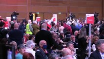 Congresso Cgil, Meloni prende parola e scatta la protesta: delegati cantano Bella Ciao e se ne vanno