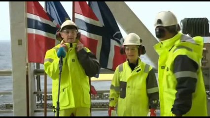 Von der Leyen e Stoltenberg su una piattaforma nel Mar del Nord
