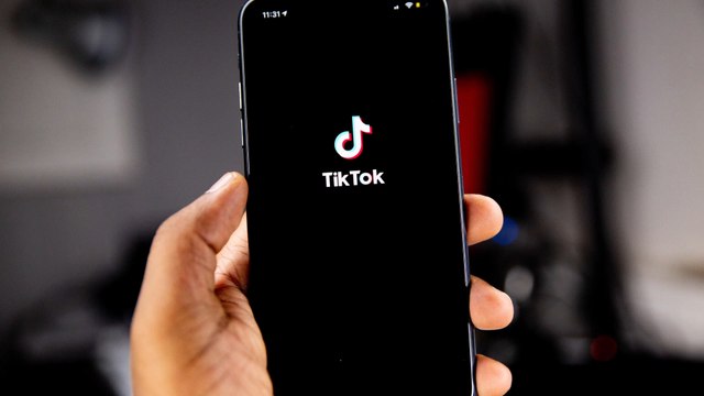 Le Royaume-Uni interdit TikTok sur les appareils gouvernementaux