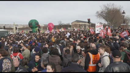 Download Video: Francia, pensioni: depositata mozione di sfiducia transpartisan