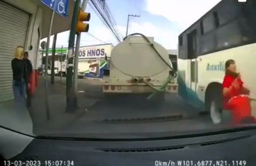 Toujours regarder des 2 cotés quand on traverse