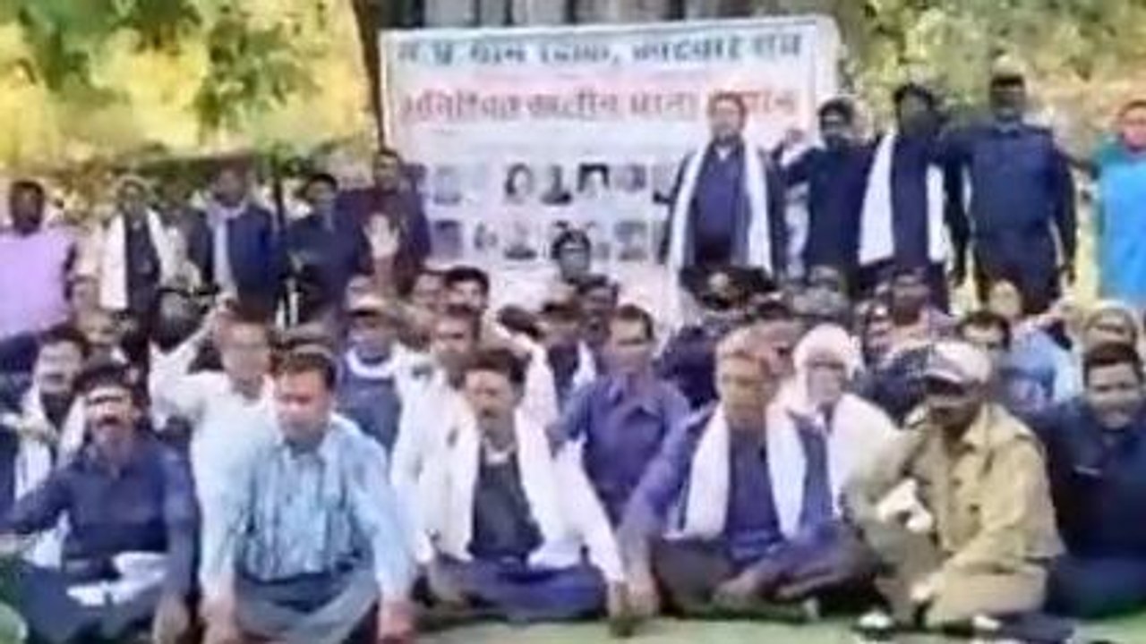 मंडला: कोटवार संघ की हड़ताल को पटवारियों ने दिया समर्थन,प्रशासन की बड़ी मुश्किलें