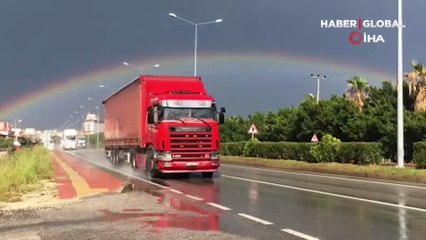 Mersin'de sağanak sonrası gökkuşağı renkli görüntüler oluşturdu