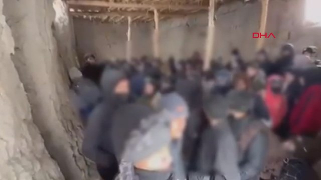 Van'da, metruk evde 86 kaçak göçmen yakalandı 