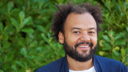 Voici - "Tu mets un moment à t'en remettre" : ce jour où Fabrice Éboué a commis une énorme bourde sur scène