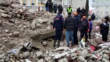 Kayıp olarak aranan kişinin cenazesi enkaz altında bulundu