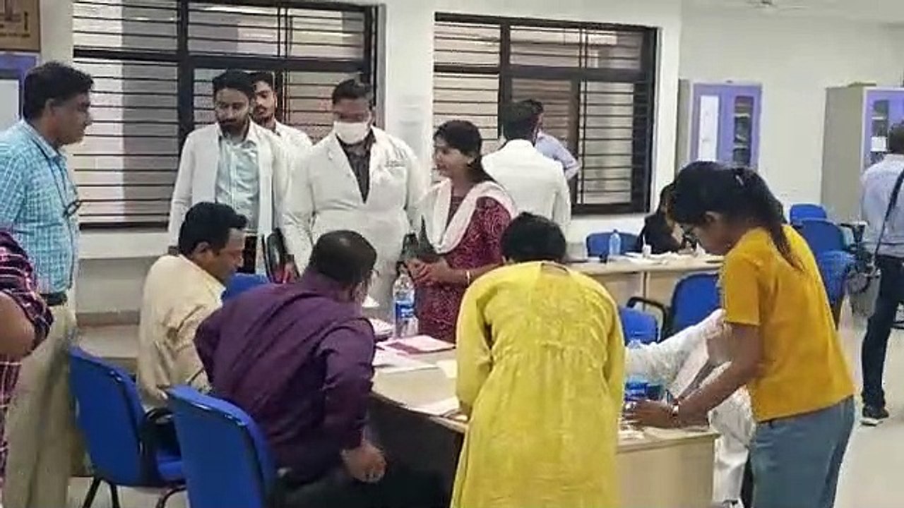 एनएमसी की टीम पहुंची मेडिकल कालेज, रिन्युअल व पीजी सीट के लिए निरीक्षण