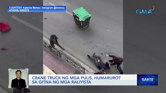 Crane truck ng mga pulis, humarurot sa gitna ng mga raliyista | Saksi