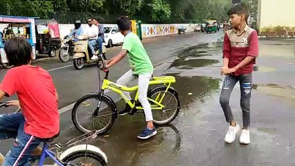 Video...उदयपुर में दूसरे दिन भी दोपहर बाद हल्की बूंदाबांदी हुई।