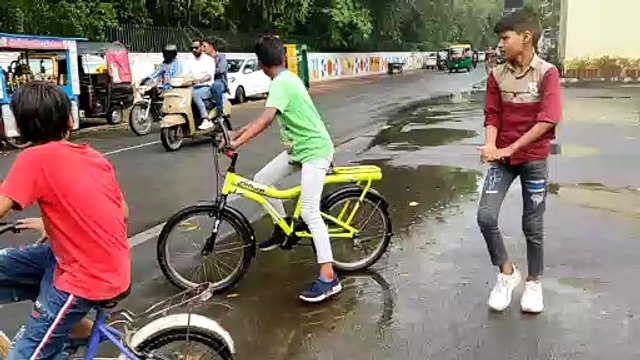 Video...उदयपुर में दूसरे दिन भी दोपहर बाद हल्की बूंदाबांदी हुई।