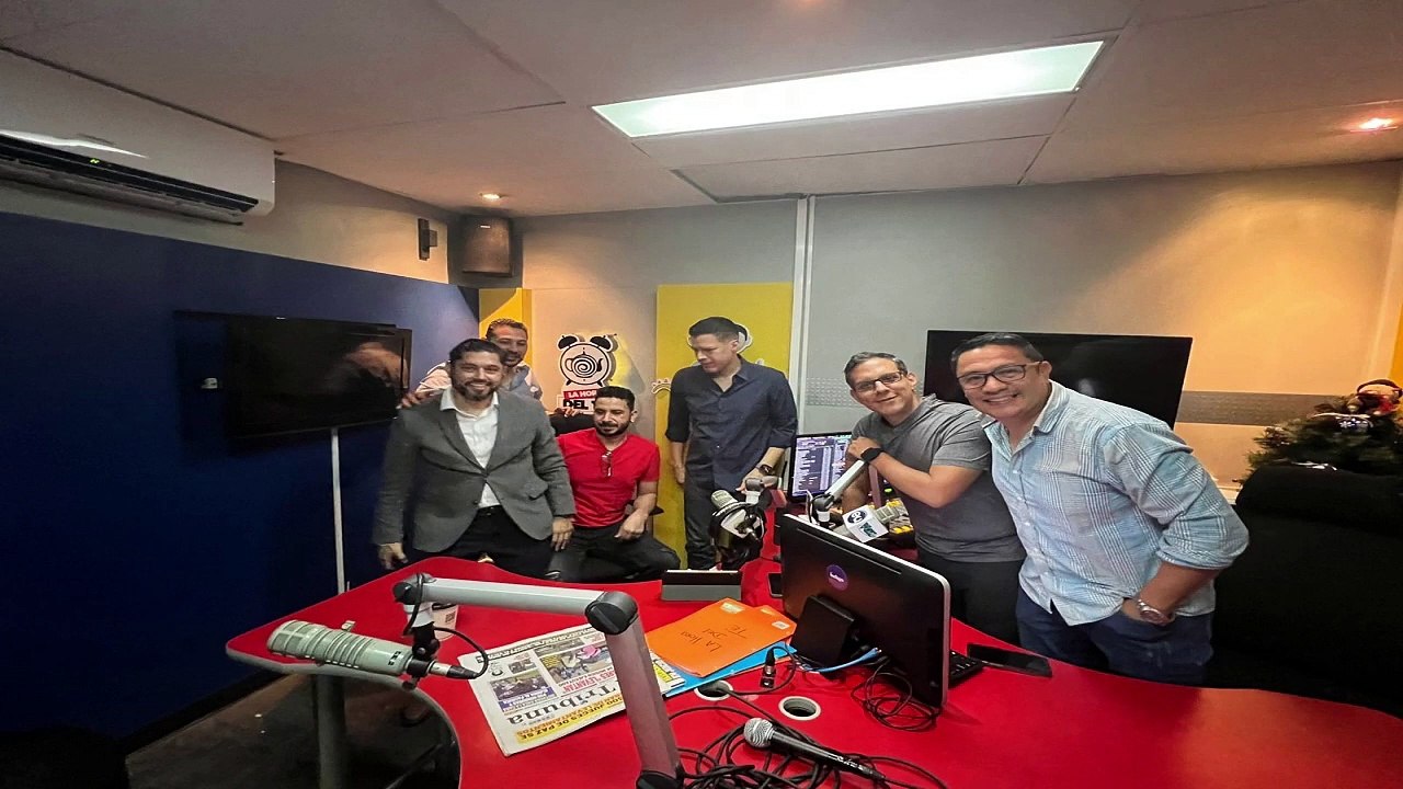 La Hora de Despertarte: Lágrima Negra hace oficial el lanzamiento de su canción ‘Puñadito de Arena’