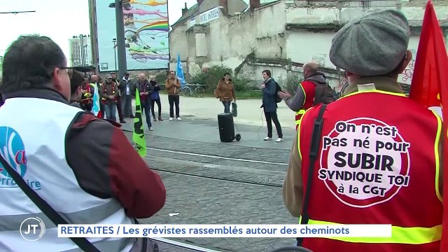 RETRAITES / Les grévistes rassemblés autour des cheminots