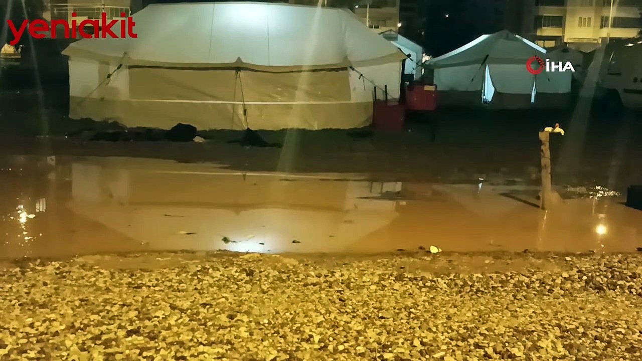 Depremin vurduğu Kahramanmaraş'ta sağanak yağmur zor anlar yaşattı