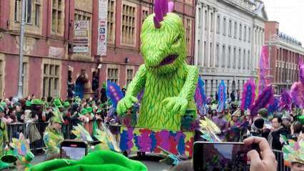 شاهد: الأيرلنديون يحتفلون بعيد القديس باتريك في دبلن