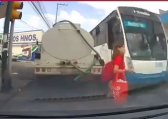 ¡No le tocaba! Un descuido casi le cuesta la vida