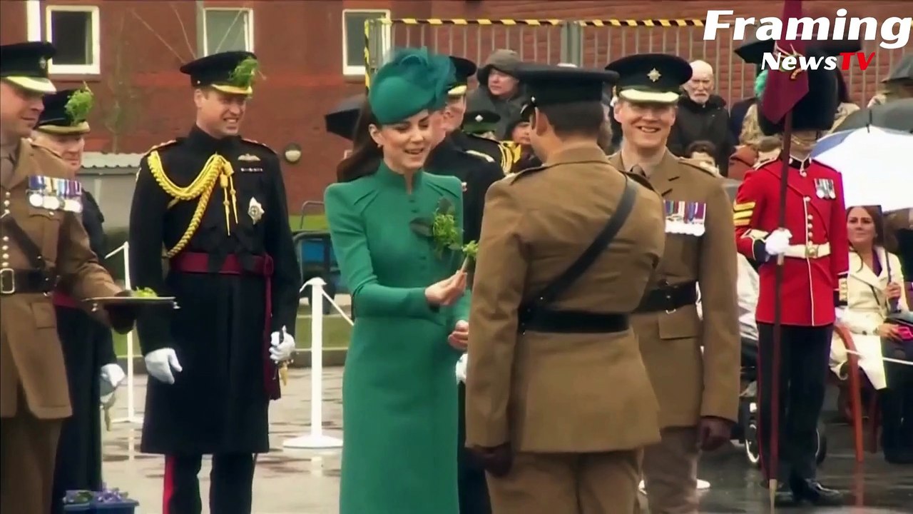 Pangeran William dan Kate mengenakan pakaian hijau saat mereka menikmati parade Hari St Patrick