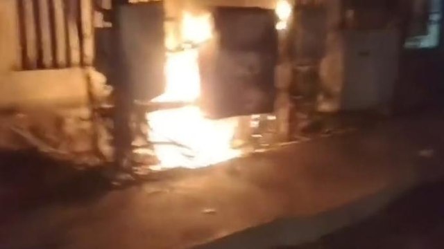 देवास: डीपी में लगी भीषण आग, फायर ब्रिगेड ने पाया आग पर काबू