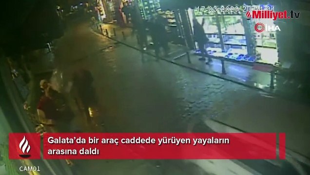 Galata’da dehşet anları kamerada: Otomobil yayaların arasına daldı