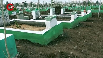 Diyarbakır’da yağmur sonrası depremzedelerin mezarları çöktü, obruklar oluştu
