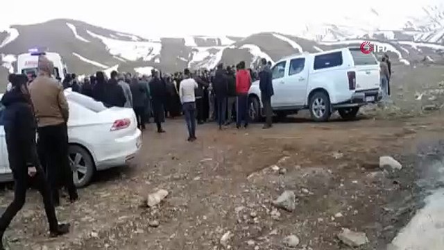 29 yaşındaki genç otomobilde kafasından vurulmuş halde ölü bulundu