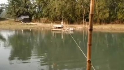 ফালাকাটা: দুই গ্রামের সংযোগকারী একটি মাত্র ভেলা? জীবন মুঠোয়