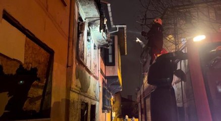 Bursa'da tarihi binada korkutan yangın