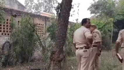 बुलंदशहर: कब्रिस्तान में युवक का अर्धनग्न अवस्था में मिला शव, चेहरे पर कटे का है निशान
