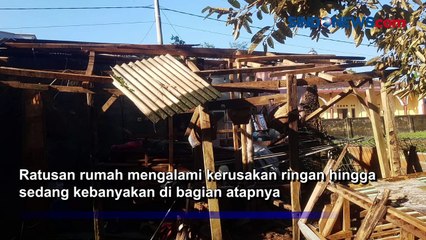 Descargar video: Angin Puting Terjang Ciharashas Cianjur, Ratusan Rumah Rusak