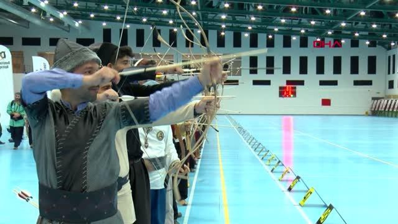 SPOR Geleneksel Türk Okçuluk Salon Türkiye Şampiyonası'nda sıralama atışları yapıldı