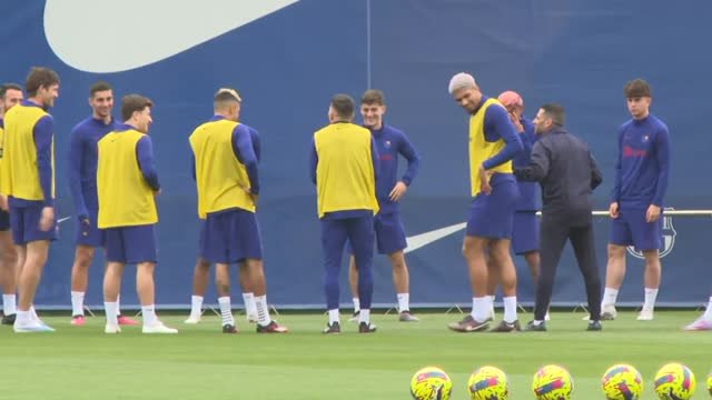 El Barcelona prepara el choque del clásico ajeno al ruido