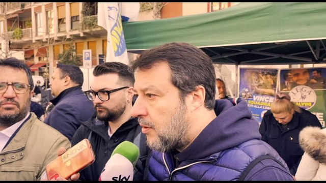 Salvini non risponde su figli coppie gay: Io apro cantieri