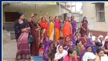 बड़वानी : विभिन्न मांगो को लेकर आशा ऊषा कार्यकर्ता और पर्यवेक्षकों ने किया प्रदर्शन