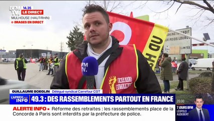 "Notre but est d'informer les gens": opération tractage au niveau d'un rond-point à Mulhouse contre la réforme des retraites