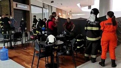 Fogo foi controlado pelo Corpo de Bombeiros em loja de shopping