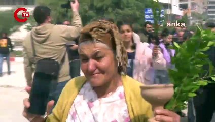 SAMANDAĞLI KADINLAR, DEPREMDE YAŞAMINI YİTİRENLER İÇİN YÜRÜDÜ