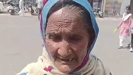 सीतापुर: सौतेला बेटा बुजुर्ग मां को कर रहा प्रताड़ित, किया यह हाल