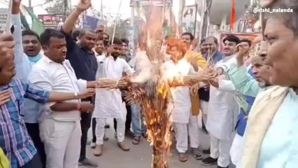 नालंदा: जदयू ने फूंका पीएम का पुतला, छात्रवृत्ति खत्म किये जाने पर जताया विरोध