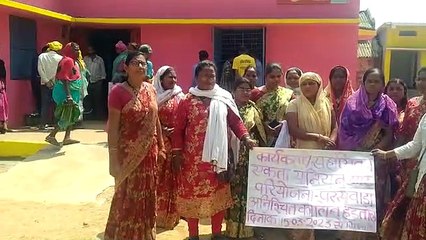 छपरवाही सेक्टर में कार्यकर्ता, सहायिकाओं की हड़ताल जारी