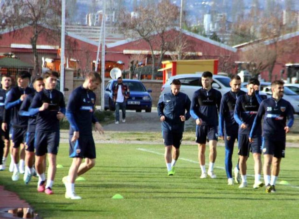 Dimitrios Kolovetsios: "Hepimiz depremleri düşünüyoruz, bunu saklayamam"