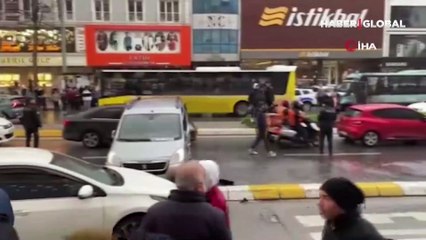 Kaza yapan taraflar tekme ve yumruklarla birbirine girdi